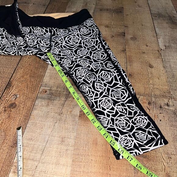 Lululemon Real Quick Crop *Full-On Luxtreme
Posey Black White / Black - Picture 12 of 14